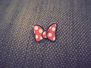 minnie bow pin